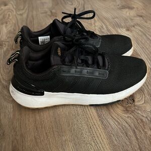 Women’s Adidas Cloud Foam Sneakers Size 7